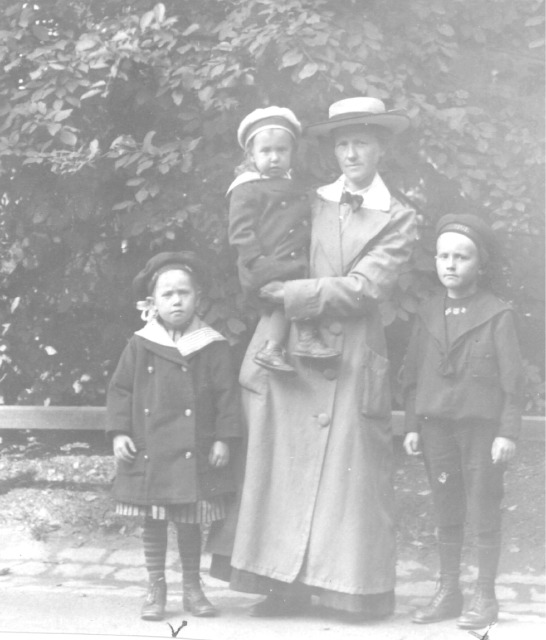 Märta with her three children