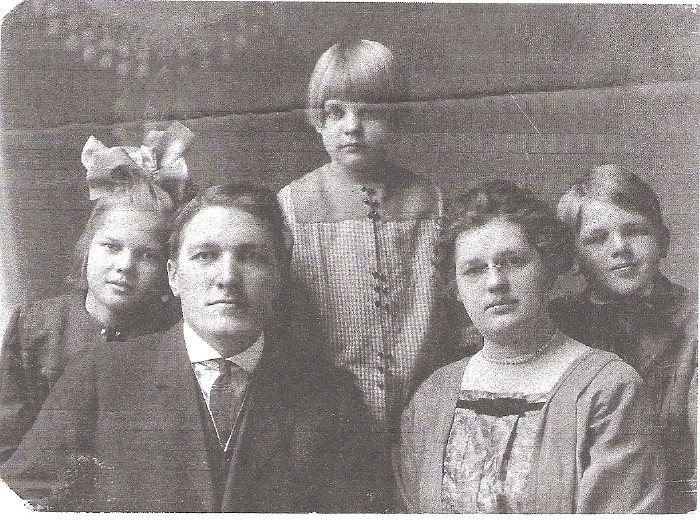 Knute Ellingboe and first family