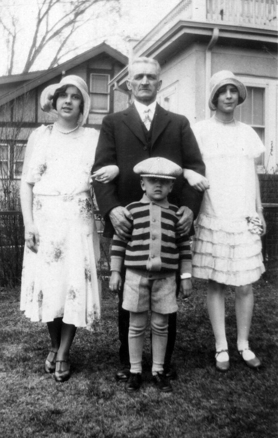 Charly Anderson with his grandchildren, about 1930