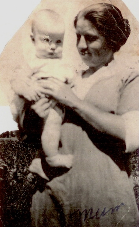 Annie Quaid with one of her children or grandchildren